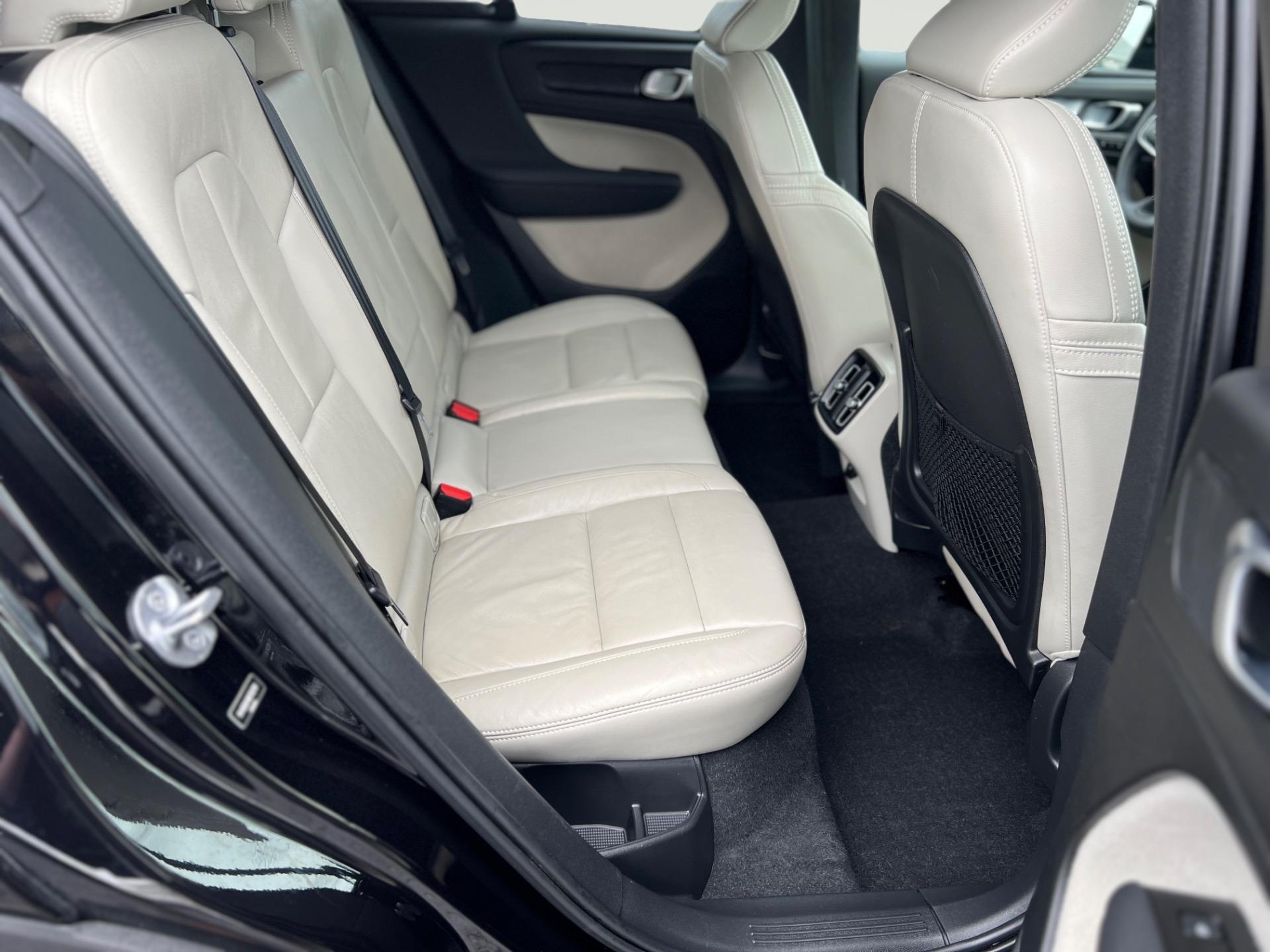 Used 2022 Volvo XC40 T5 Momentum For Sale (Sold) | Premiere