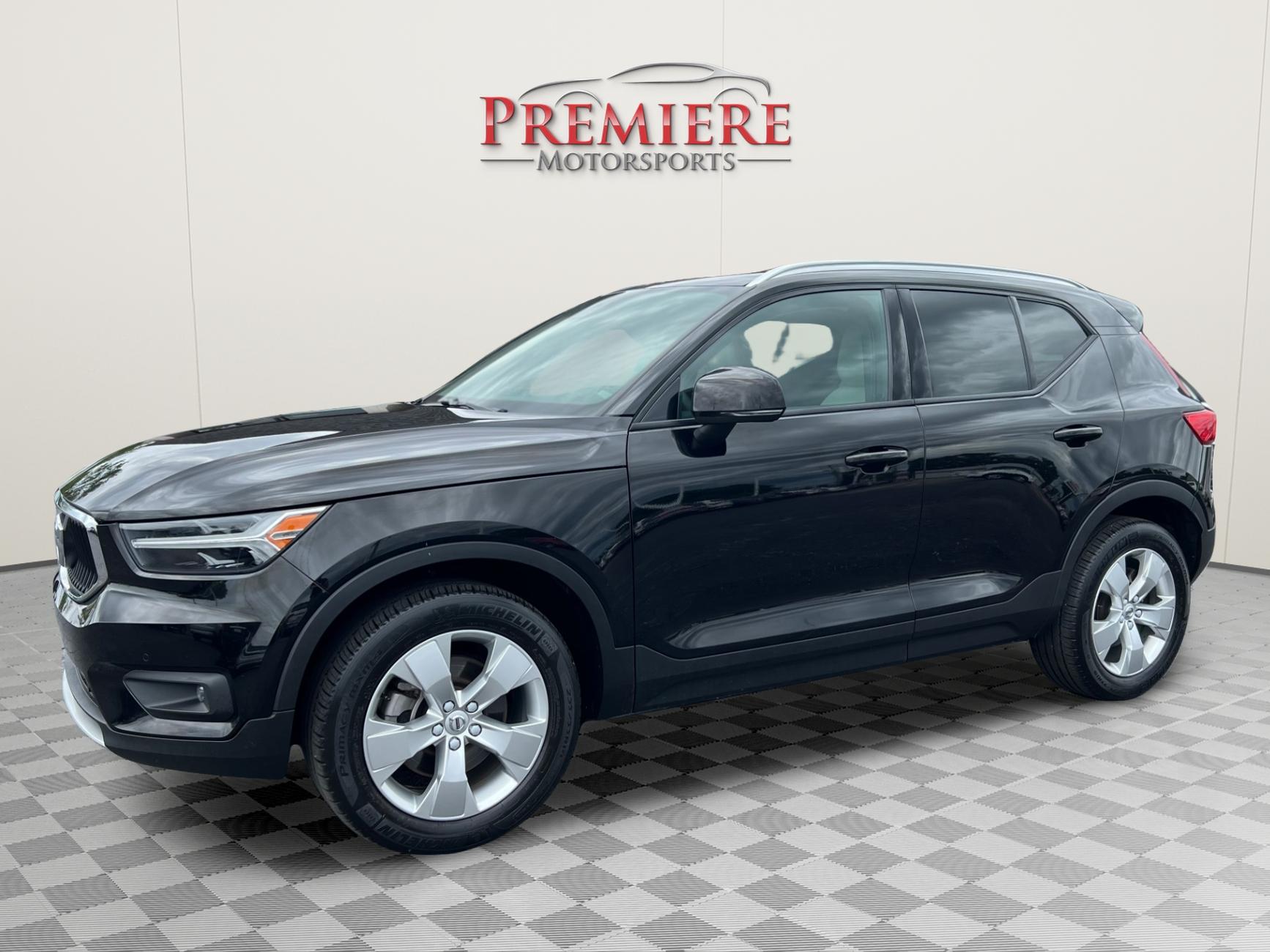 Used-2022-Volvo-XC40-T5-