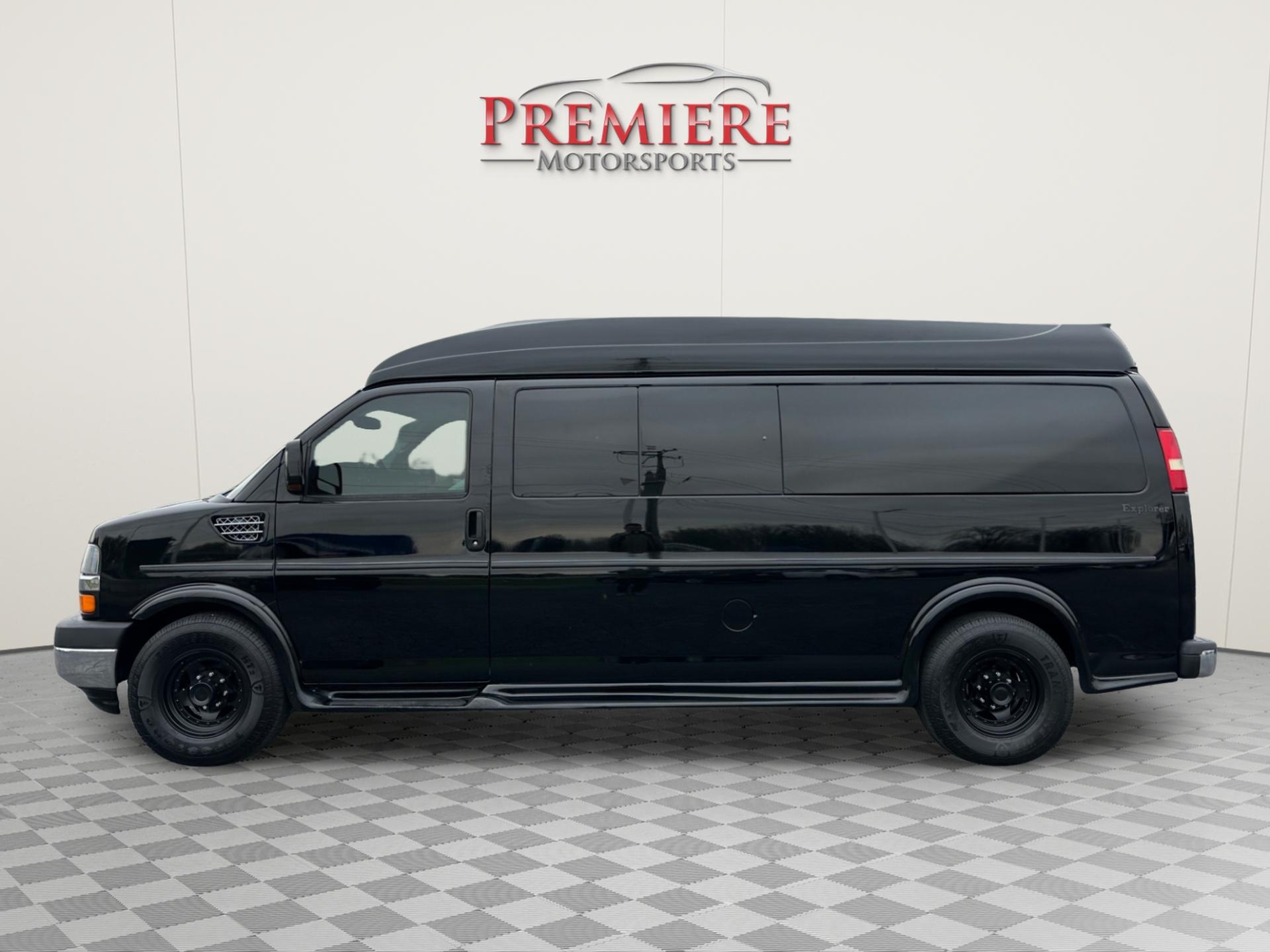2010 Chevrolet Express photo 3