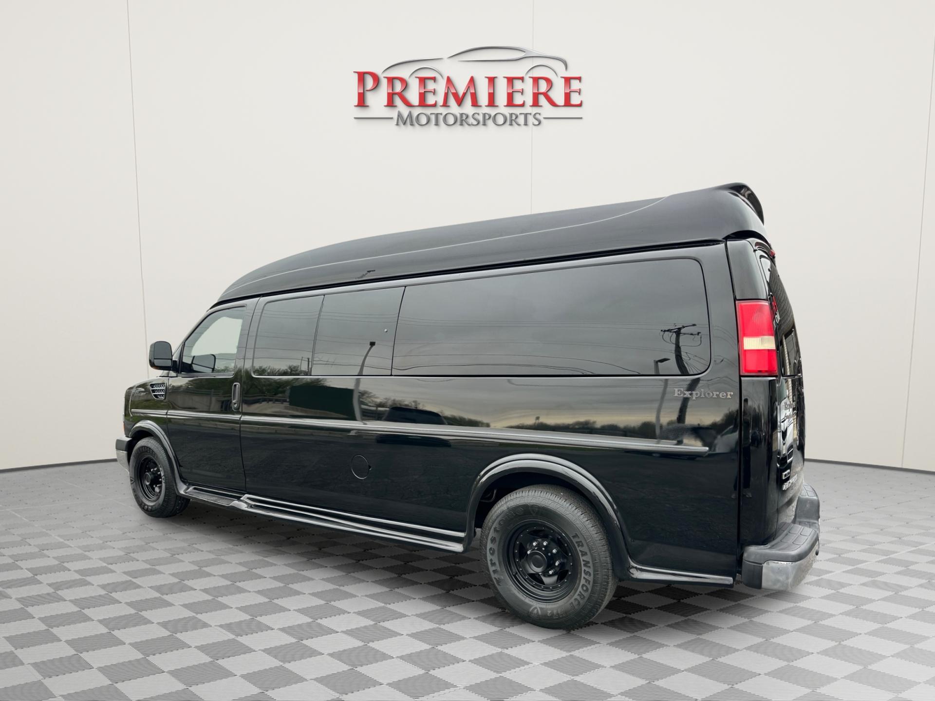 2010 Chevrolet Express photo 4