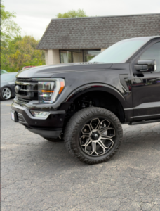 Black Ford f-150 Platinum Supercrew - Front